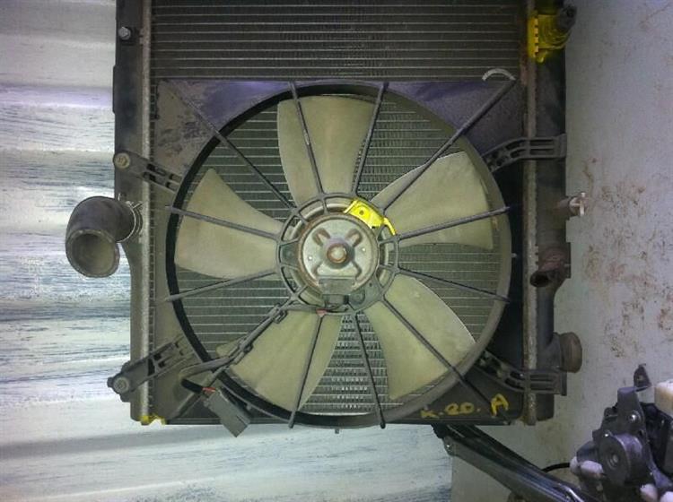 Диффузор радиатора Хонда Стрим в Липецке 7847